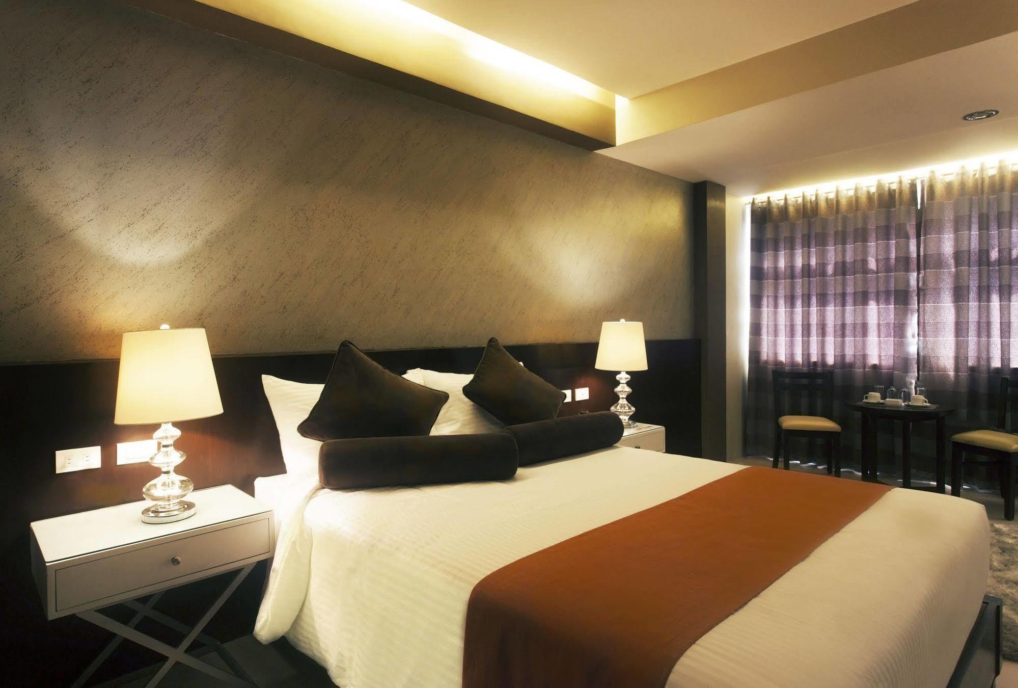 Grace Crown Hotel Angeles Dış mekan fotoğraf